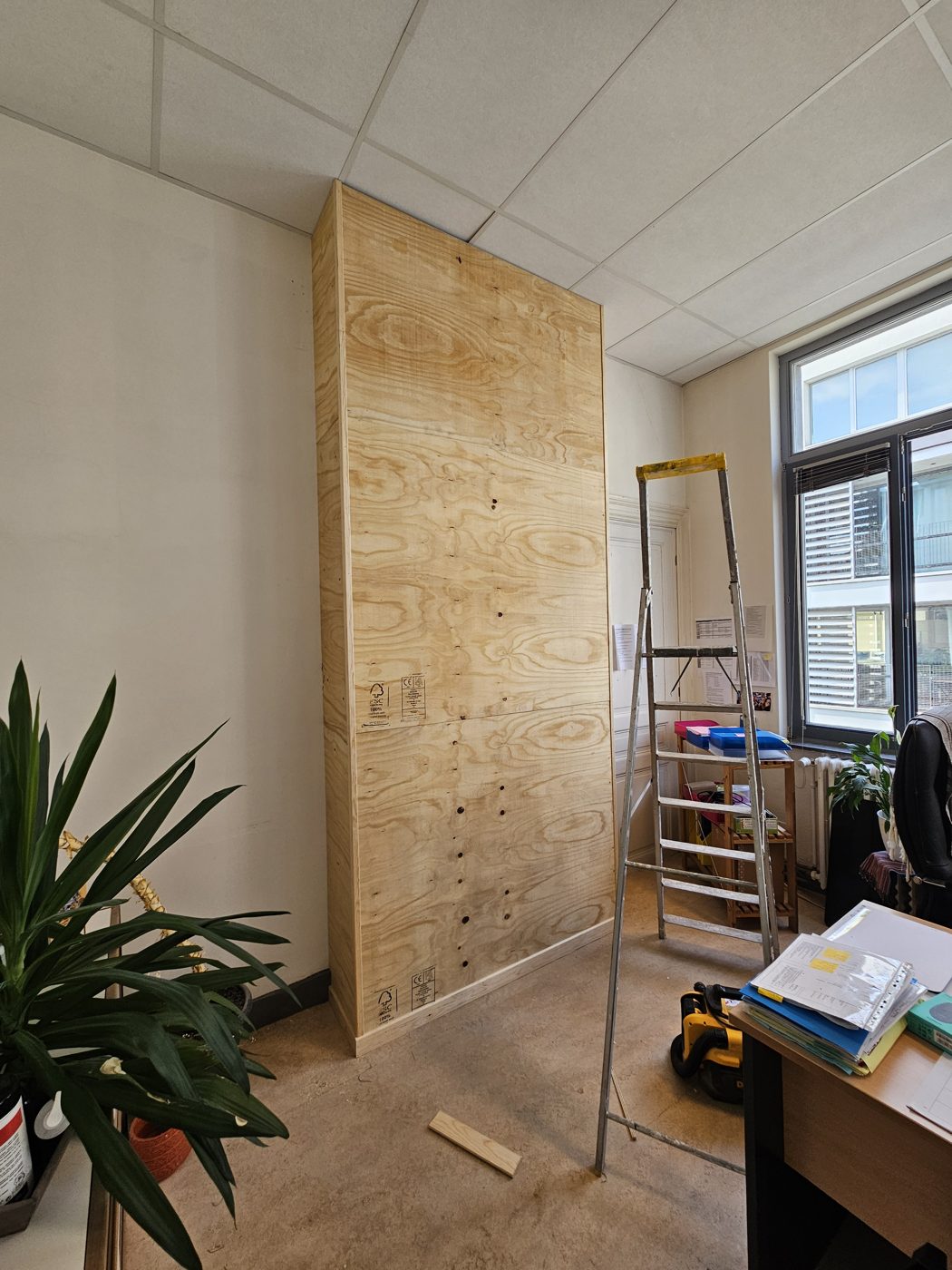 Habillage en contreplaqué sur mesure, Bruxelles